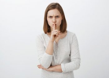 Attachés de presse : derniers des invisibles dans la guerre de l’IA