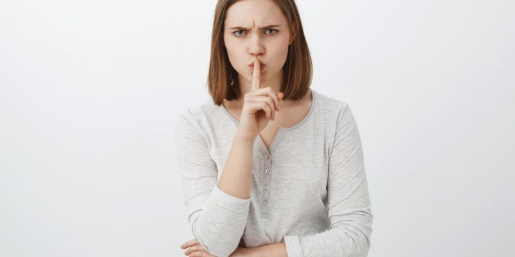 Attachés de presse : derniers des invisibles dans la guerre de l’IA